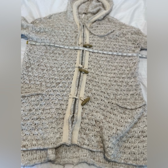 Free People Oversized Sz: S Cable Knit Chunky Cream Cardigan. Toggle Buttons. - Picture 2 of 16